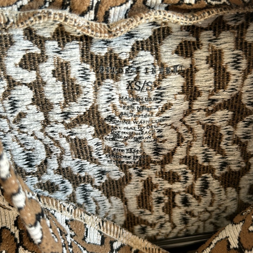 (Xs/s) Gilded Intent floral stretchy tank top - Picture 2 of 3